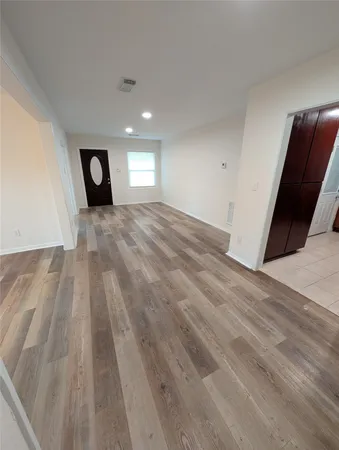 $2,000 | 4110 Ella Boulevard, Houston, TX 77018