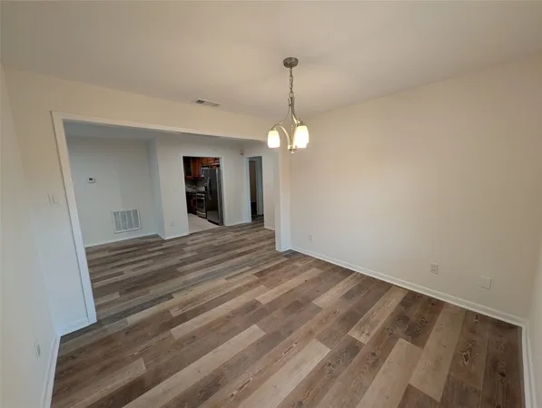 $2,000 | 4110 Ella Boulevard, Houston, TX 77018