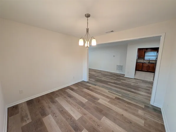 $2,000 | 4110 Ella Boulevard, Houston, TX 77018