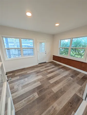 $2,000 | 4110 Ella Boulevard, Houston, TX 77018