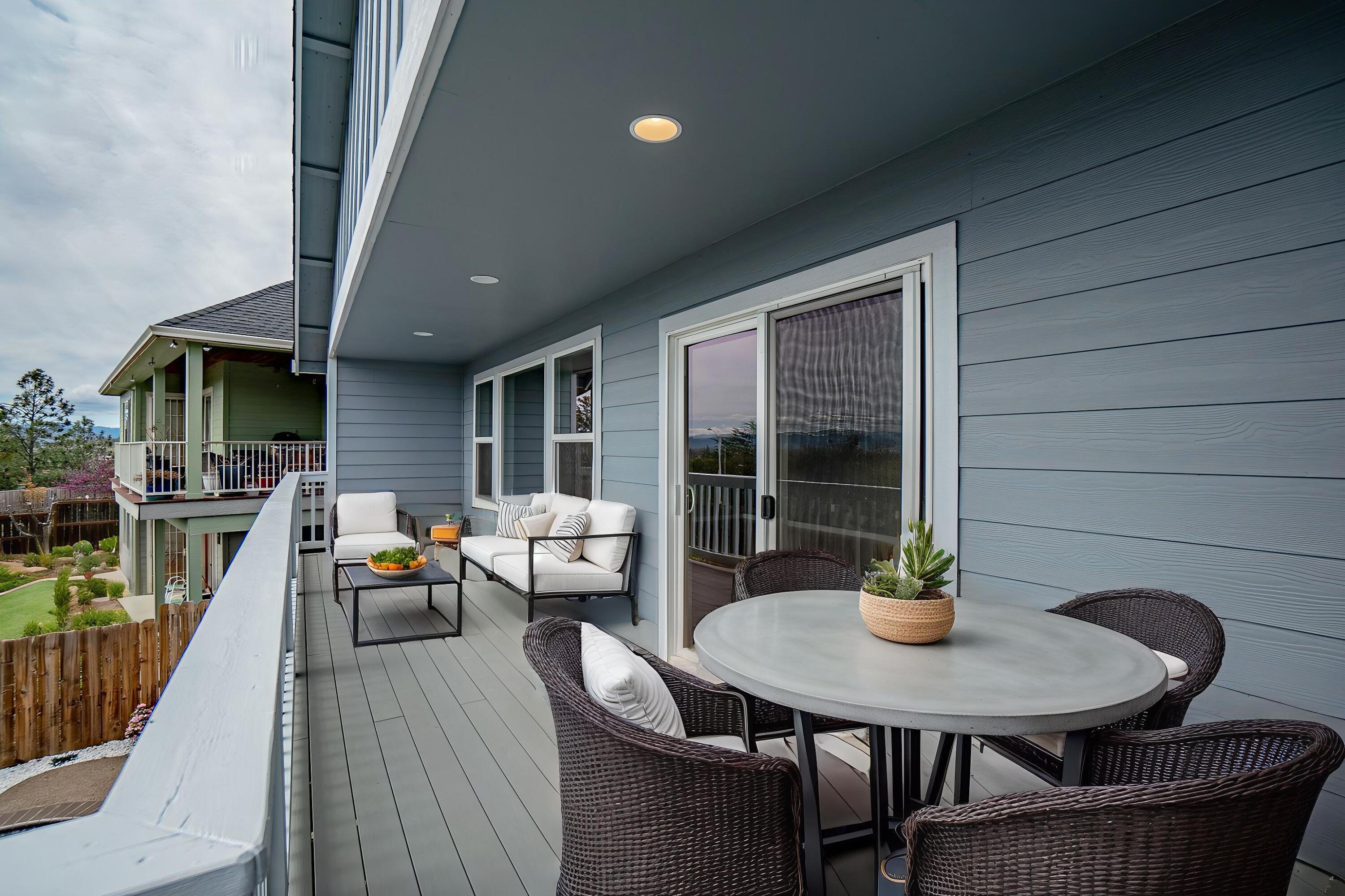 1020 Azure Way Eagle Point, OR 97524 - Photo 40 of 51 7fs17yQA - Outdoor - Modern - 12