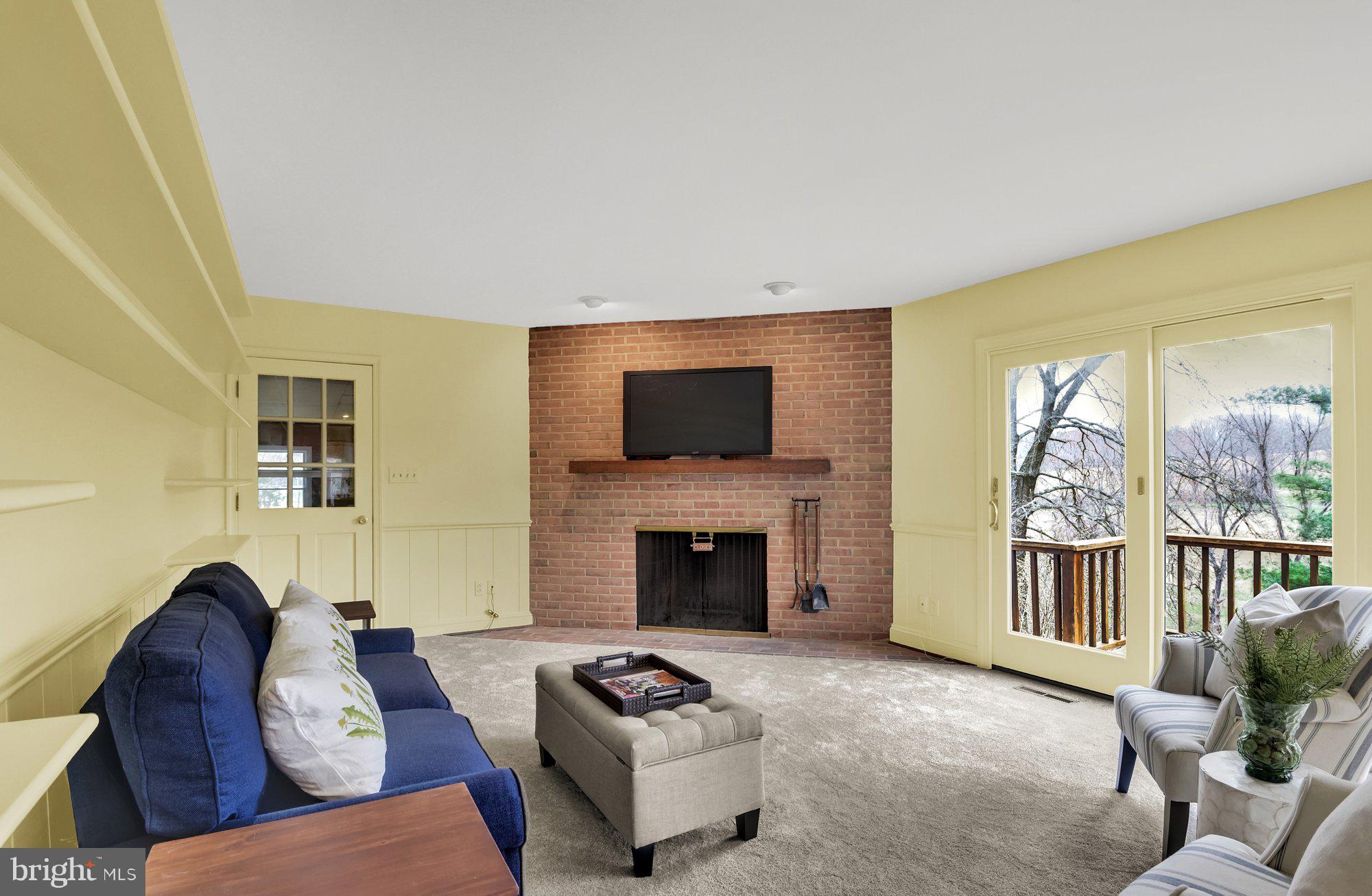 16429 Yeoho Road Sparks, MD 21152 - Photo 22 of 39 Famly room with fireplace