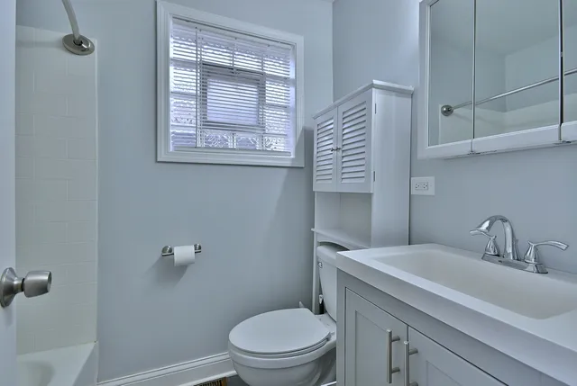 $2,600 | 7103 West Devon Avenue, Chicago, IL 60631