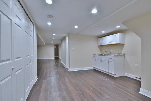 $2,600 | 7103 West Devon Avenue, Chicago, IL 60631