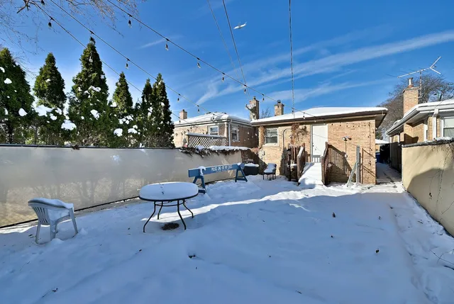 $2,600 | 7103 West Devon Avenue, Chicago, IL 60631