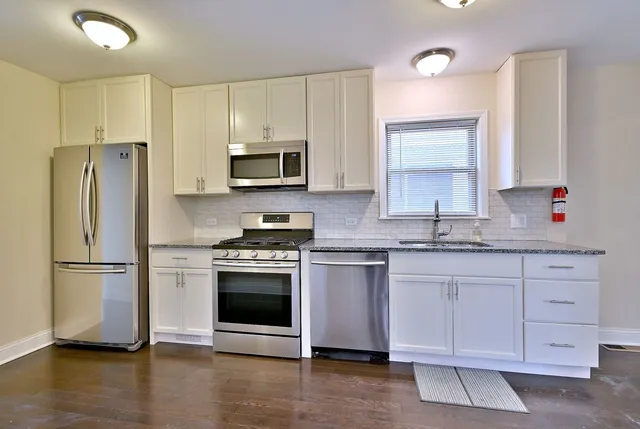 $2,600 | 7103 West Devon Avenue, Chicago, IL 60631