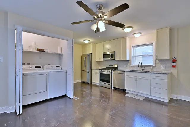 $2,600 | 7103 West Devon Avenue, Chicago, IL 60631