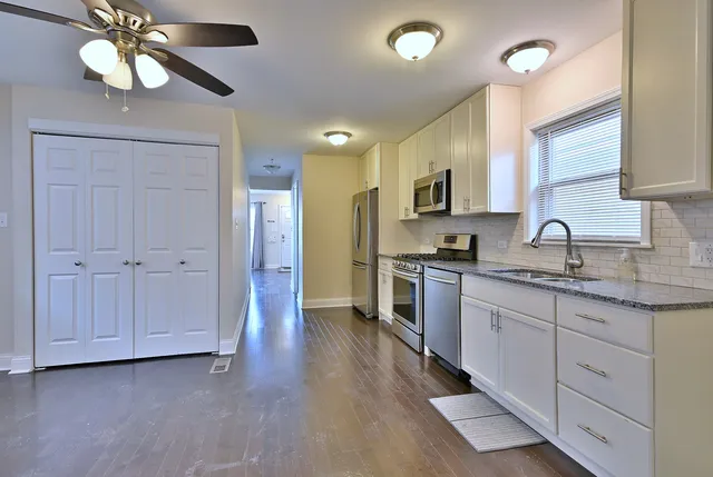 $2,600 | 7103 West Devon Avenue, Chicago, IL 60631