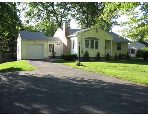 696 Plumtree Road Springfield, MA 01118 - Photo 1 of 15