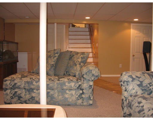 696 Plumtree Road Springfield, MA 01118 - Photo 11 of 15