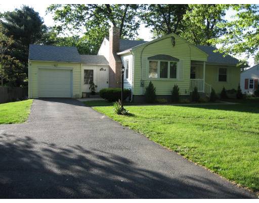 696 Plumtree Road Springfield, MA 01118 - Photo 13 of 15