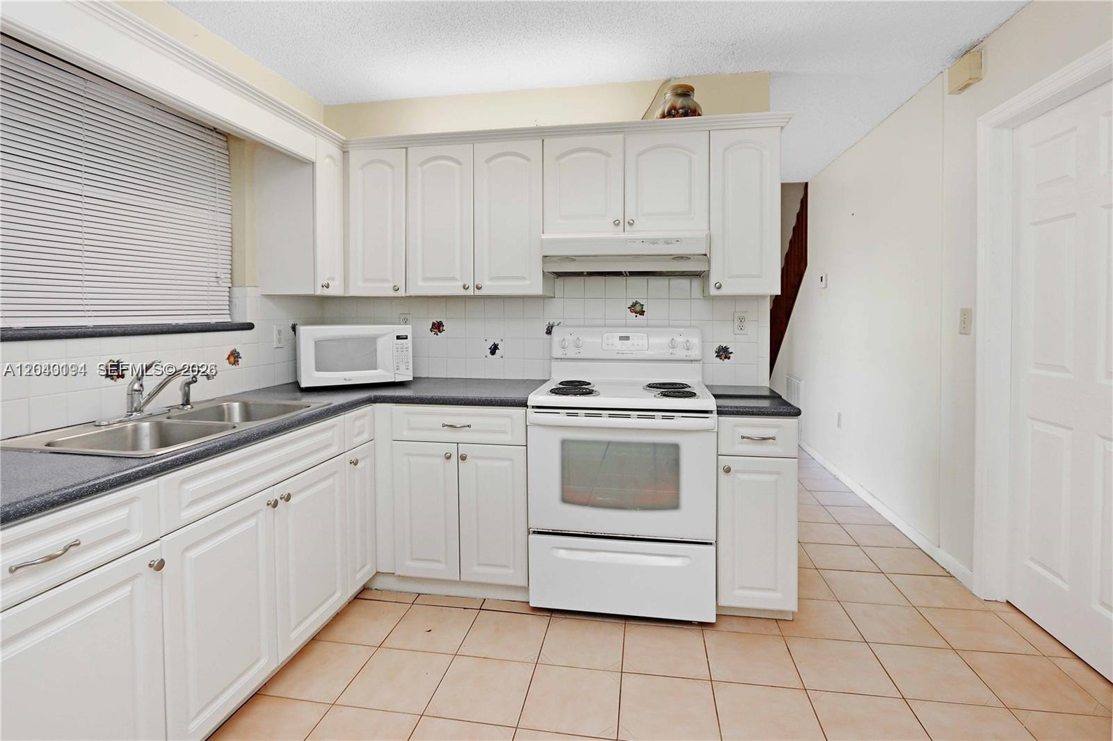 2500 Southwest 113th Court Miami, FL 33165 - Photo 17 of 31