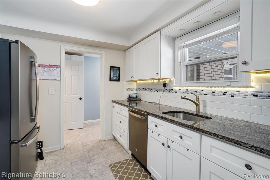 21127 Inkster Road Farmington Hills, MI 48336 - Photo 18 of 24