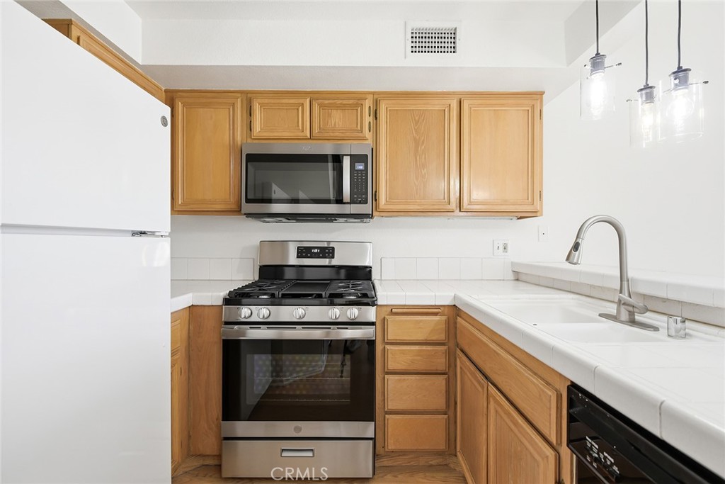 2731 Erringer Road, Unit 89 Simi Valley, CA 93065 - Photo 8 of 21