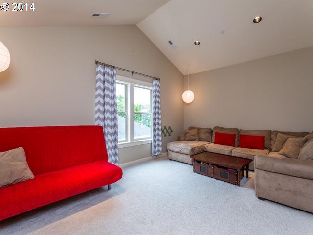 5433 Southwest Hume Street Portland, OR 97219 - Photo 14 of 16 Bonus Room
