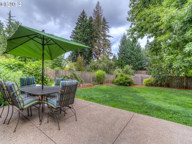 5433 Southwest Hume Street Portland, OR 97219 - Photo 15 of 16 Patio
