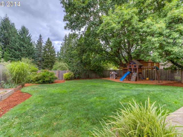5433 Southwest Hume Street Portland, OR 97219 - Photo 16 of 16 Backyard