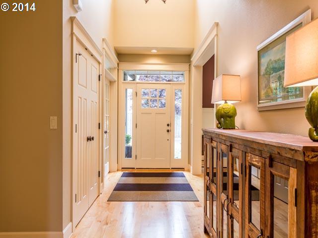 5433 Southwest Hume Street Portland, OR 97219 - Photo 2 of 16 Entrance/Foyer