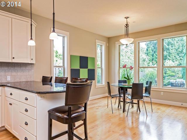 5433 Southwest Hume Street Portland, OR 97219 - Photo 4 of 16 Dining Area