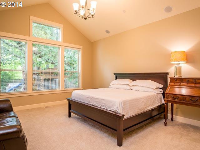 5433 Southwest Hume Street Portland, OR 97219 - Photo 9 of 16 Bedroom, Primary