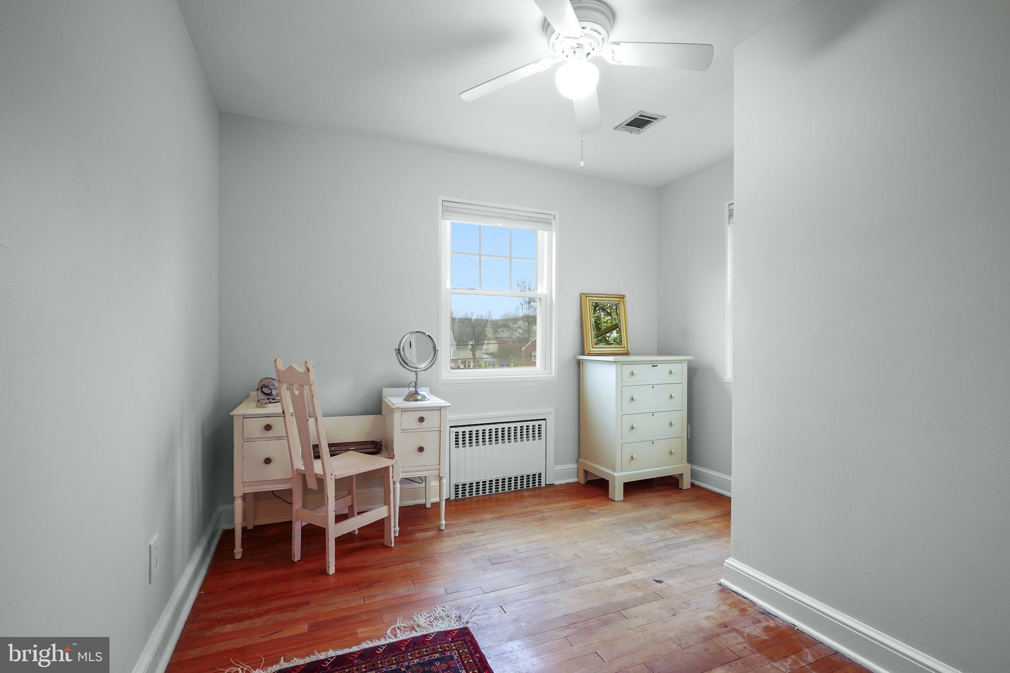 904 West Braddock Road Alexandria, VA 22302 - Photo 20 of 41 Bedroom 3