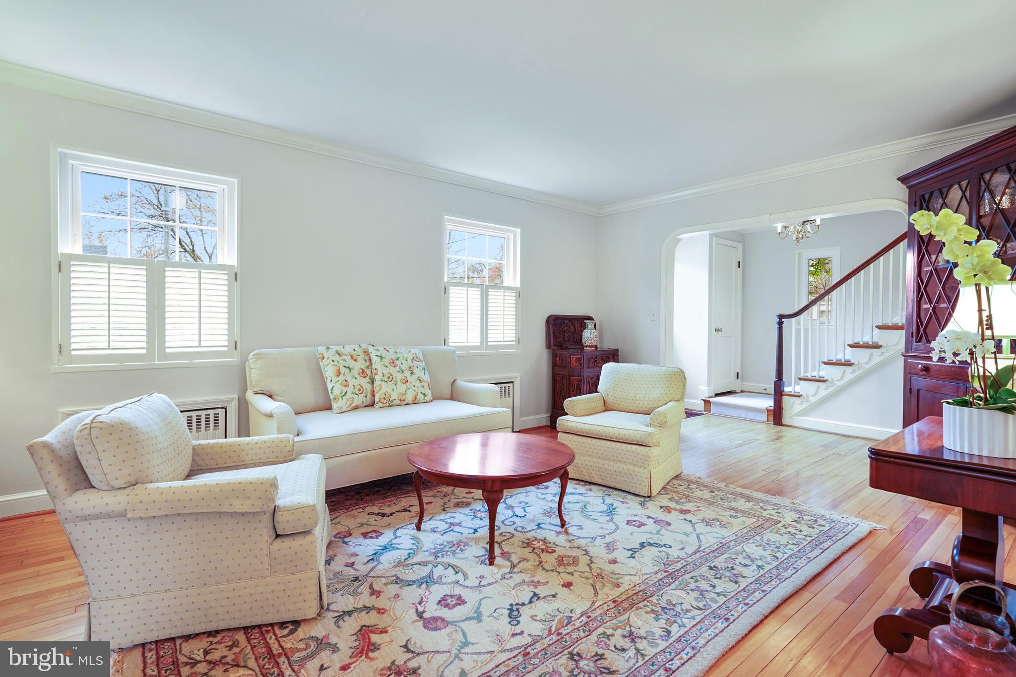 904 West Braddock Road Alexandria, VA 22302 - Photo 3 of 41 Living Room