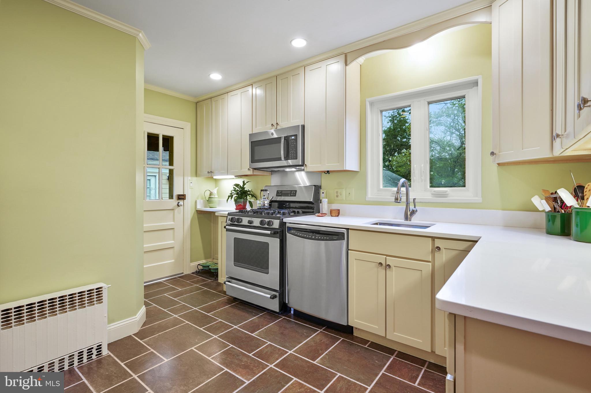 904 West Braddock Road Alexandria, VA 22302 - Photo 9 of 41