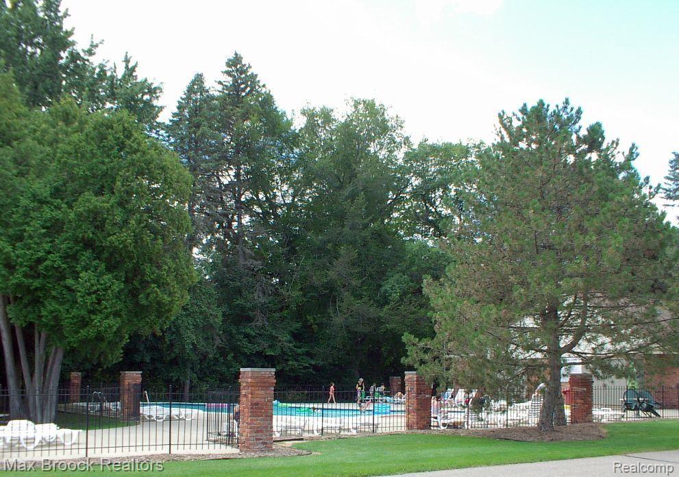 1197 Pine Ridge Court, Unit 129 Rochester, MI 48306 - Photo 11 of 23 Pool