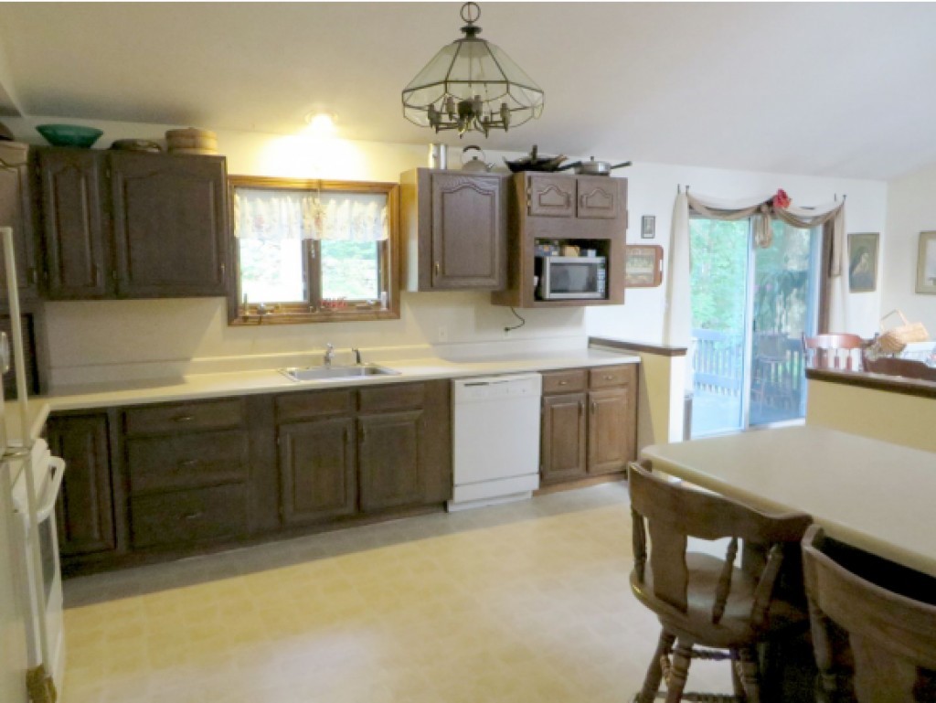 142 Bush Hill Road Hudson, NH 03051 - Photo 3 of 24