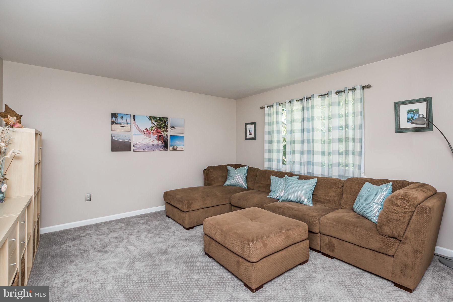 7913 Central Road Pasadena, MD 21122 - Photo 5 of 30 Living Room