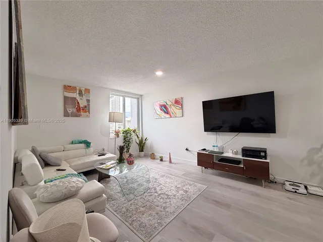 $1,900 | 250 180th Drive, Unit 505, Sunny Isles Beach, FL 33160