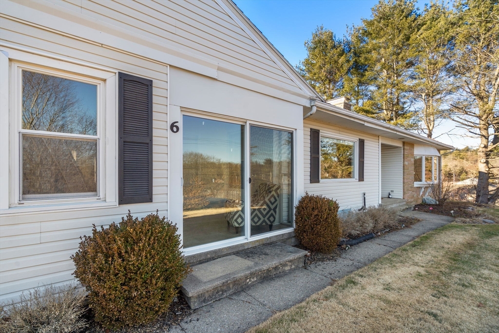 6 Wallace Road Sturbridge, MA 01566 - Photo 4 of 22 a front view of a house with garden