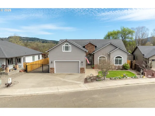 $569,900 | 310 Ashwood Street, Sutherlin, OR 97479