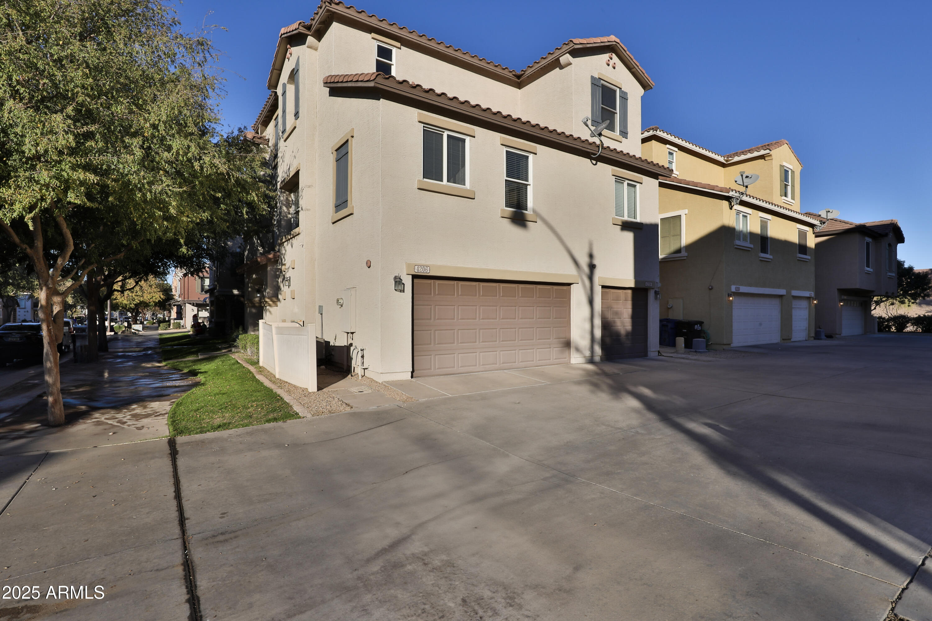 4206 East Jasper Drive Gilbert, AZ 85296 - Photo 2 of 28 1-Canon EOS 5D Mark IV 6720x4480_000000