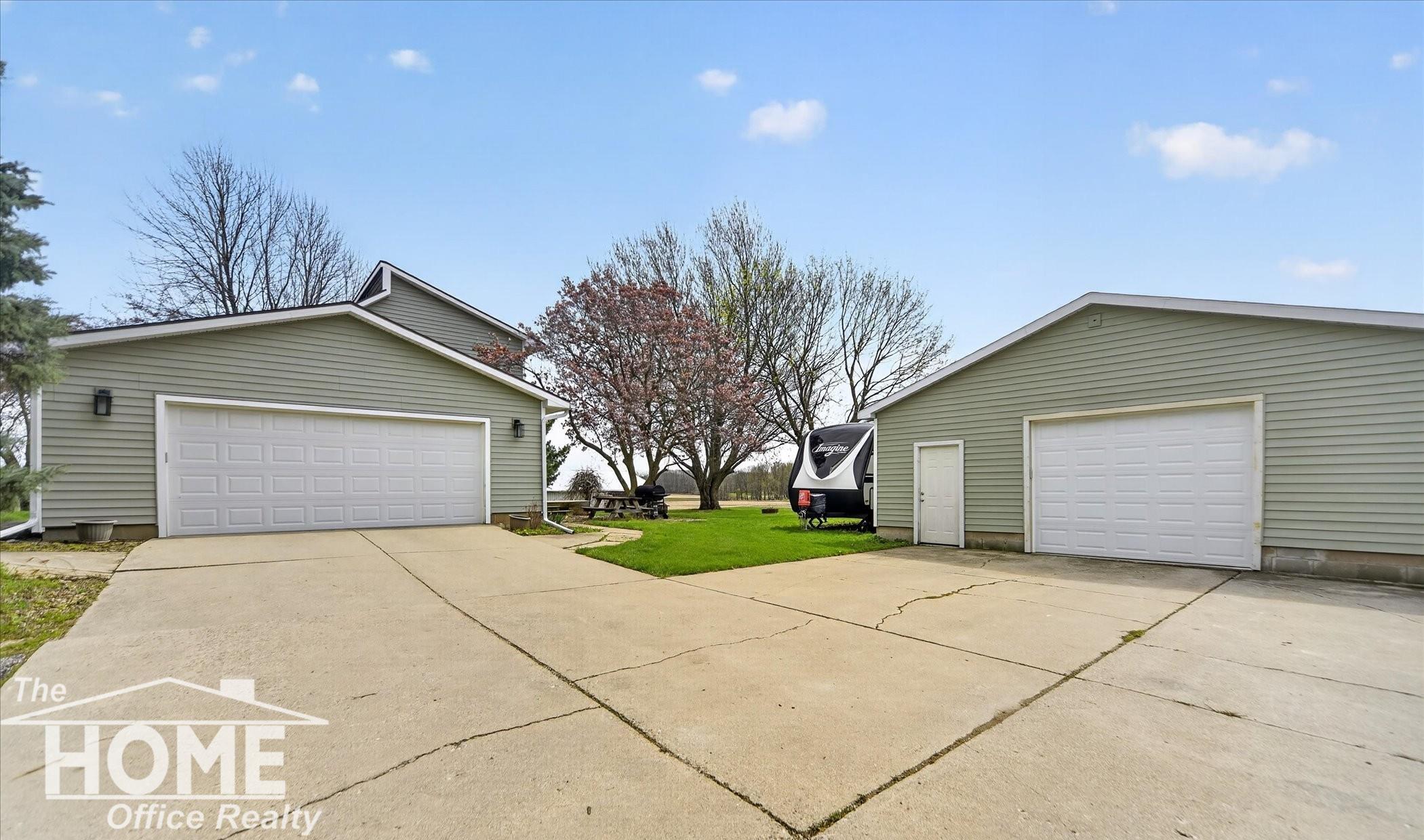3887 West Brewer Road Owosso, MI 48867 - Photo 2 of 35