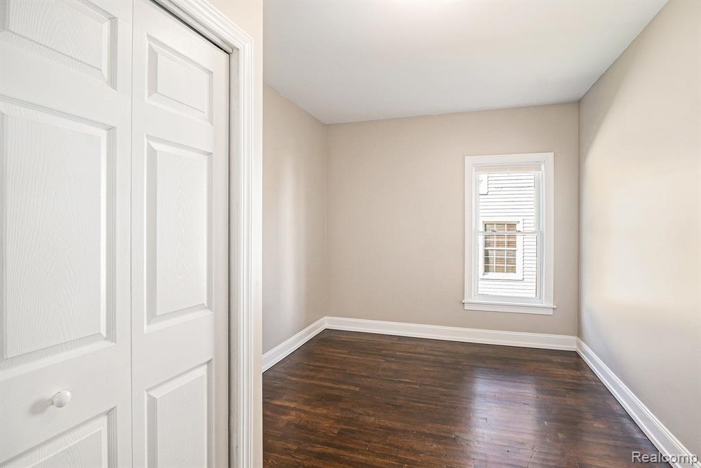 308 South Adelaide Street Fenton, MI 48430 - Photo 12 of 19