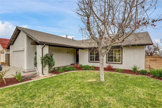 a front view of house with yard