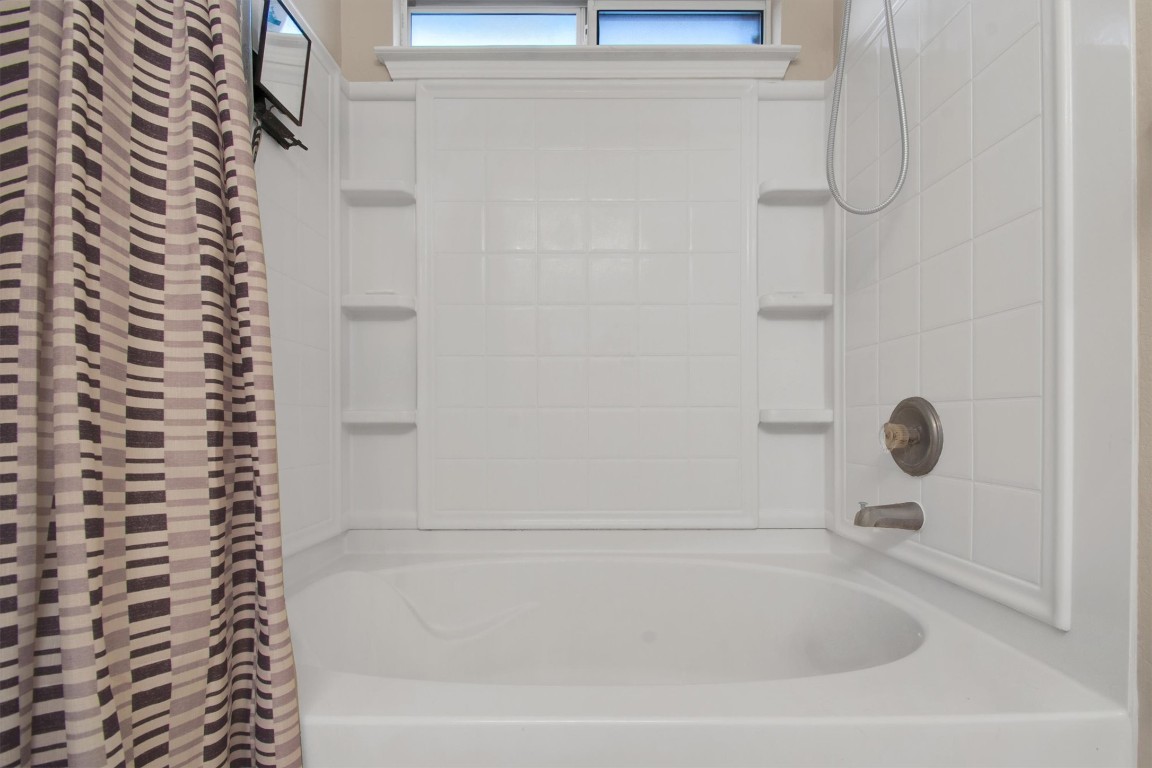 18205 Topsail Street Manor, TX 78653 - Photo 19 of 29 Bathroom with shower / tub combo