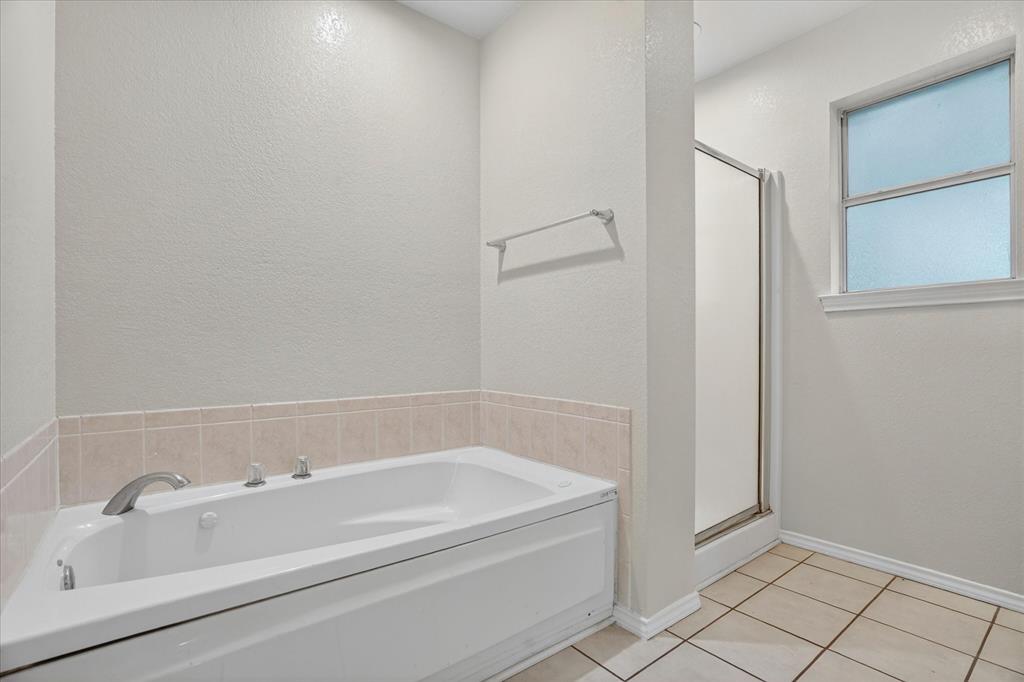 4697 Holbrook Road Springtown, TX 76082 - Photo 21 of 35
