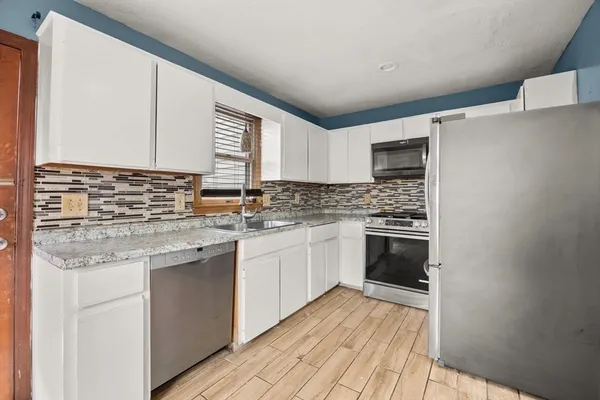 $2,500 | 39 Blendall Street, Unit 39, Brockton, MA 02302