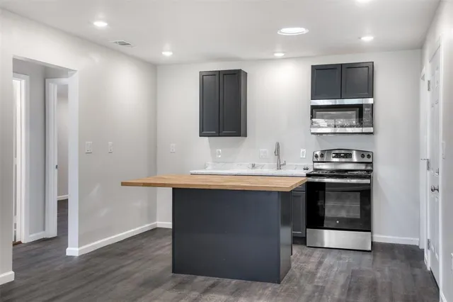 $1,495 | 915 Grigsby Avenue, Unit 201, Dallas, TX 75204