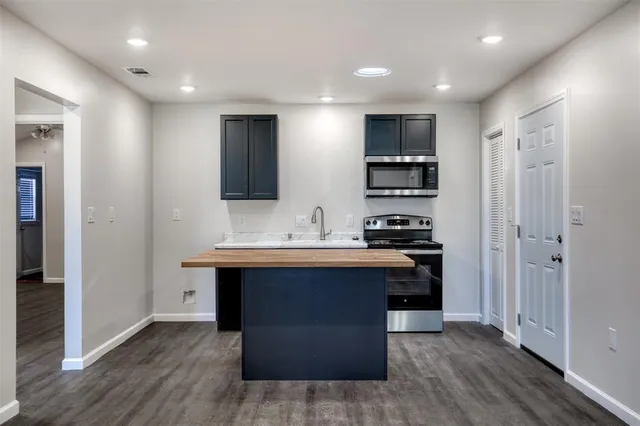 $1,495 | 915 Grigsby Avenue, Unit 201, Dallas, TX 75204