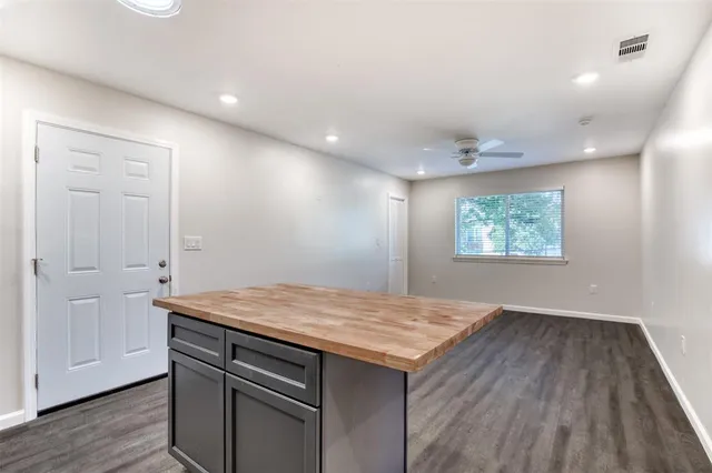 $1,495 | 915 Grigsby Avenue, Unit 201, Dallas, TX 75204