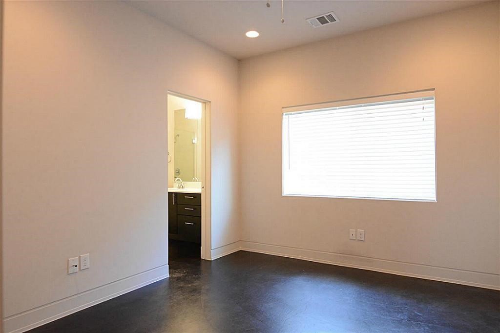 4708 Crawford Street Houston, TX 77004 - Photo 2 of 21 1st Bedrrom - with attached full bath- 1 st level