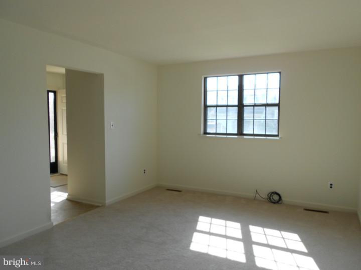 44 Valley Forge Road New Castle, DE 19720 - Photo 5 of 19 Family Room