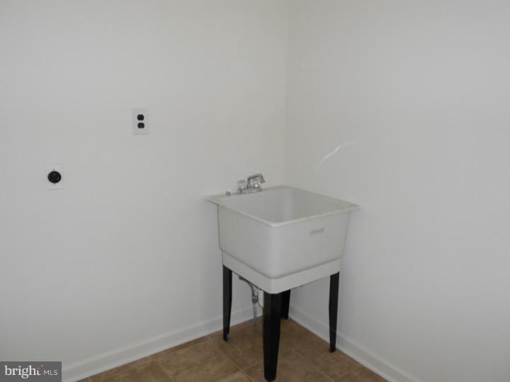44 Valley Forge Road New Castle, DE 19720 - Photo 8 of 19 Laundry Room
