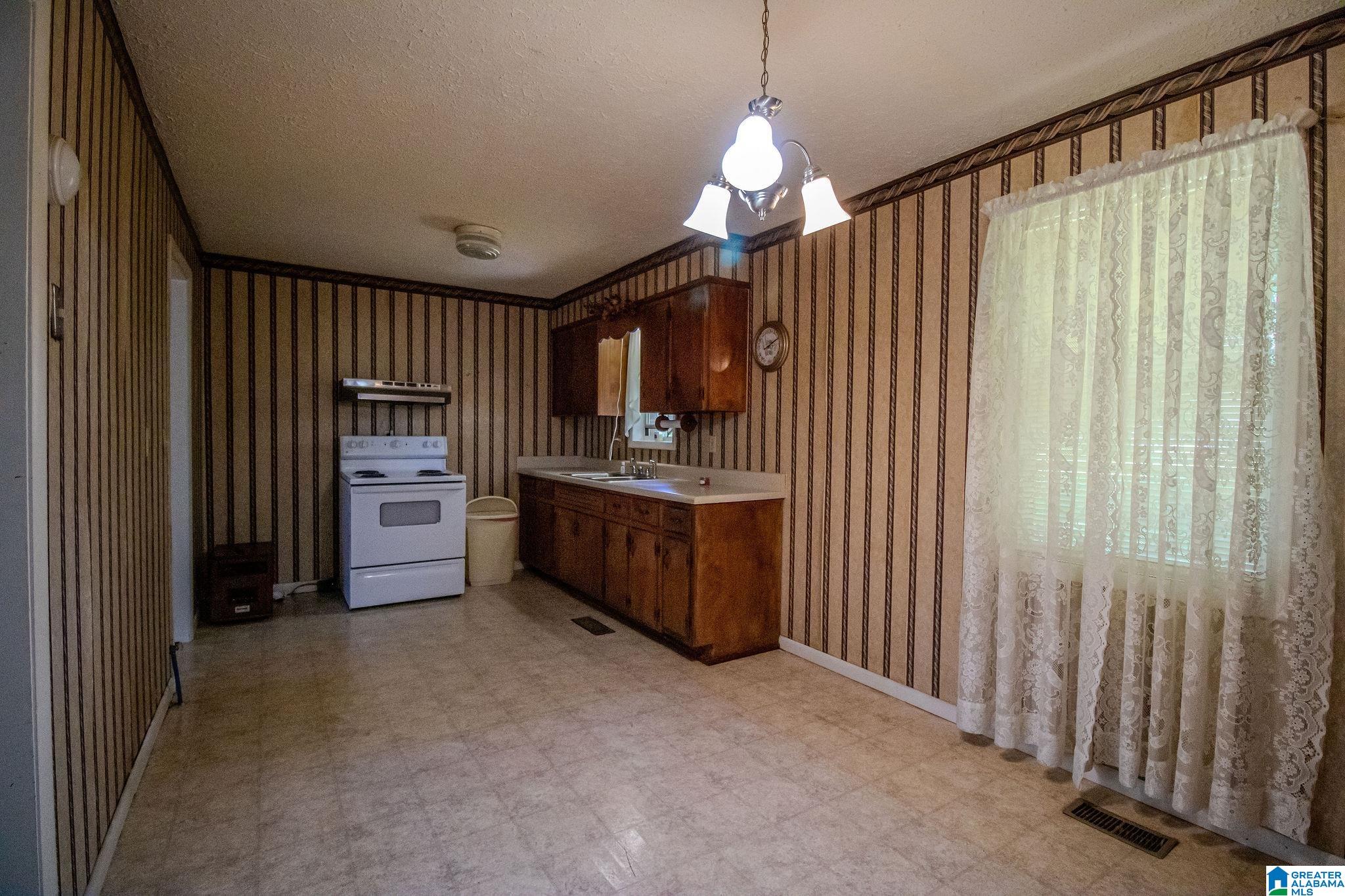 804 Curry Station Road Munford, AL 36268 - Photo 3 of 28