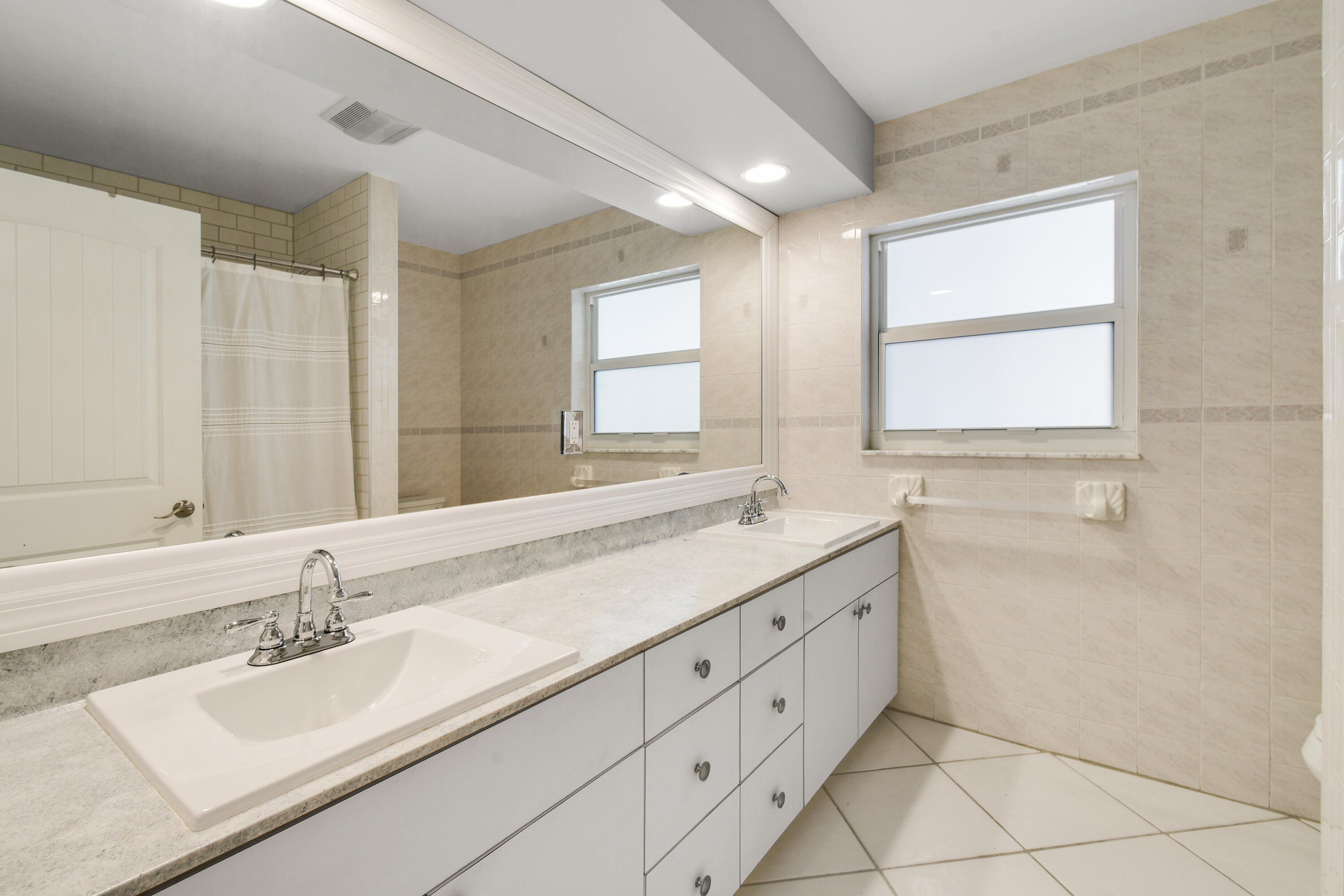 8963 Southeast Ceres Street Hobe Sound, FL 33455 - Photo 29 of 53 Large Bath