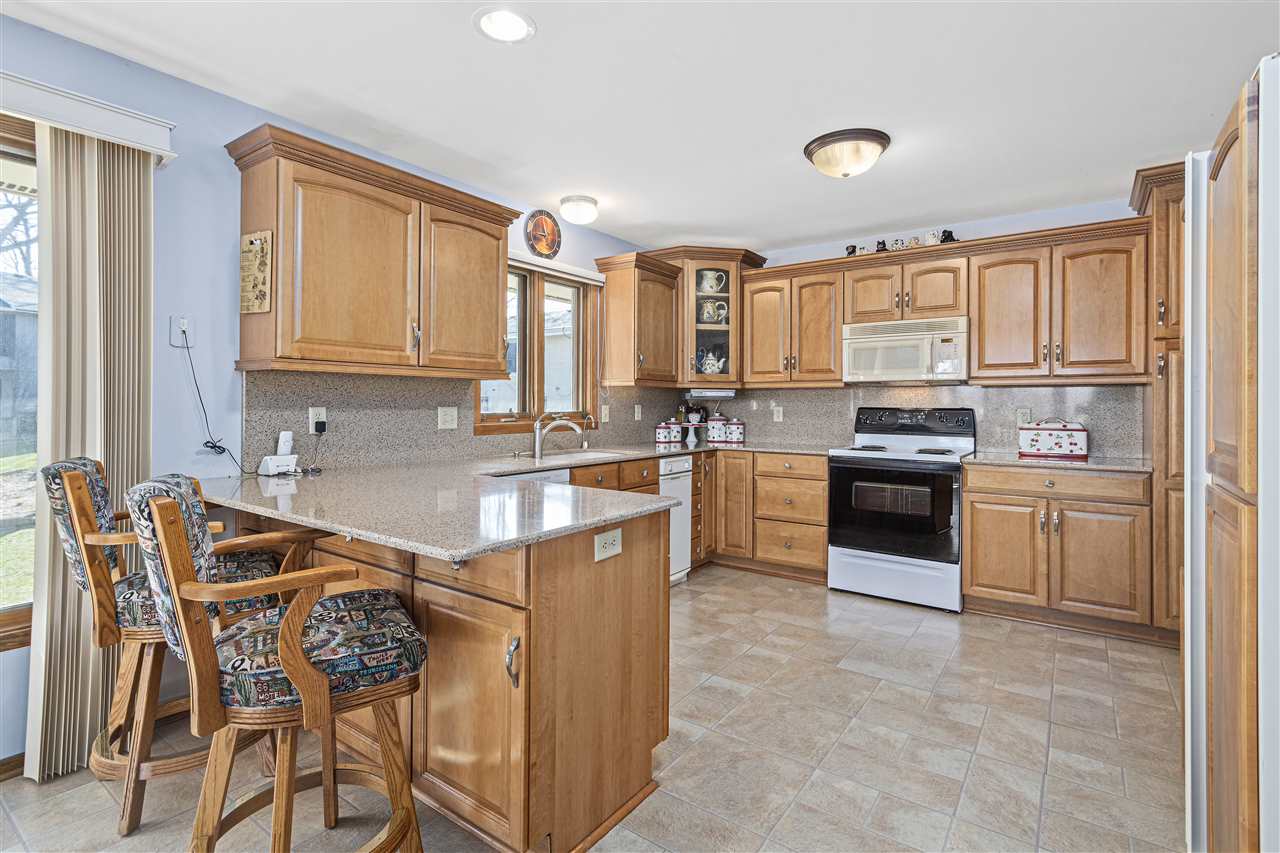 1947 Baintree Road Lake Summerset, IL 61019 - Photo 10 of 53 a kitchen with stainless steel appliances kitchen island granite countertop a sink and cabinets