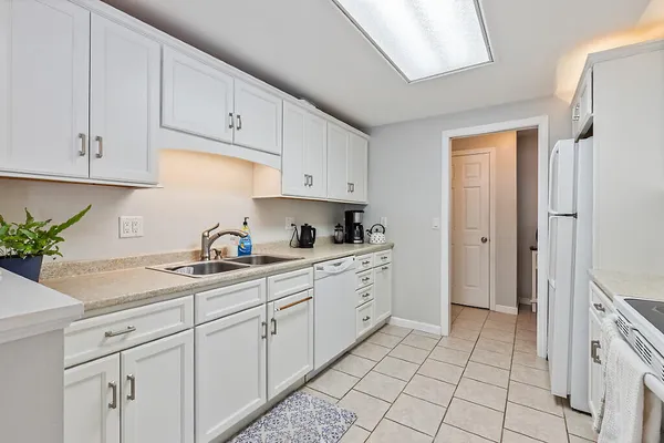 $285,000 | 34 Parkwood Drive, Unit 102, Augusta, ME 04330